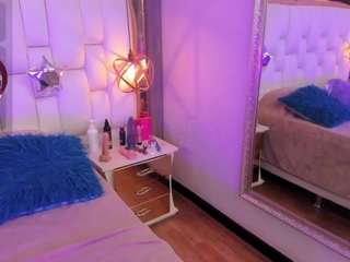 foxxydolce — webcam model online on camsoda