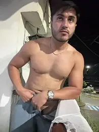 noahstevenss — webcam model online on stripchat