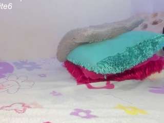 ninapetite — Camsoda recorded stream image, 10.06.2025 22:00