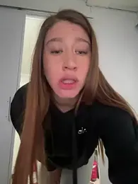 roouse — Stripchat recorded stream image, 17.06.2025 00:00
