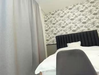 ehotlovea — Chaturbate recorded stream screenshot (12 Feb 2025)