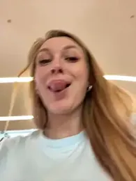 Sweet___Emily — Stripchat recorded stream image, 19.07.2025 10:10