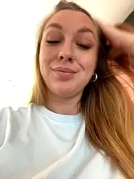 Sweet___Emily — Stripchat recorded stream image, 19.07.2025 10:10