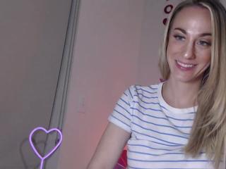 Zoey Evans — Flirt4free recorded stream screenshot (13 Feb 2025)