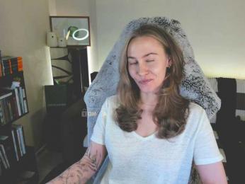 Adamova_Eva — Bongacams recorded stream image, 13.02.2025 19:20