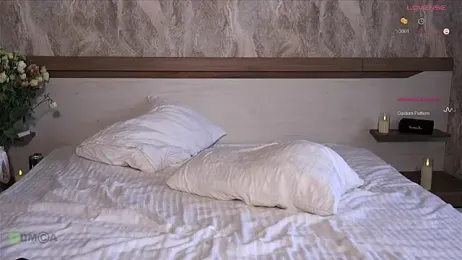 Hit-girl- — Stripchat recorded stream screenshot (13 Aug 2025)