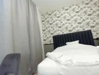 ehotlovea — Chaturbate recorded stream screenshot (13 Feb 2025)