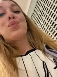 Sweet___Emily — Stripchat recorded stream image, 18.08.2025 13:10