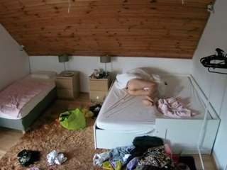 voyeurcam-julmodels-whitebed-2 — Camsoda recorded stream image, 16.08.2025 18:30