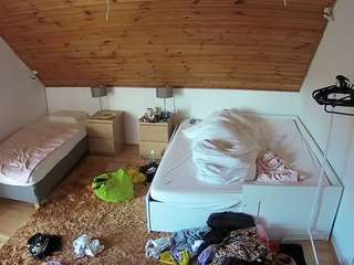 voyeurcam-julmodels-whitebed-2 — Camsoda recorded stream image, 16.08.2025 18:30