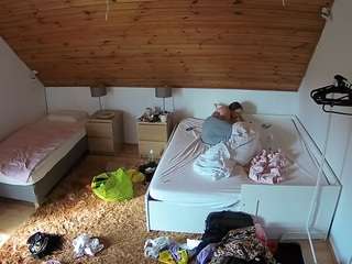 voyeurcam-julmodels-whitebed-2 — Camsoda recorded stream image, 16.08.2025 18:30