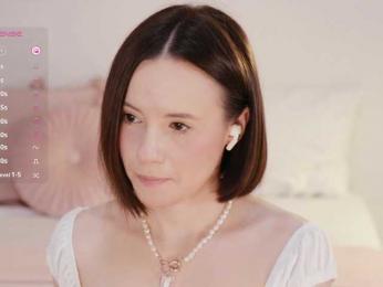 MissEssie — Bongacams recorded stream screenshot (29 Aug 2025)