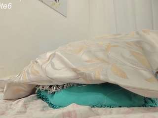 ninapetite — Camsoda recorded stream image, 14.02.2025 22:00