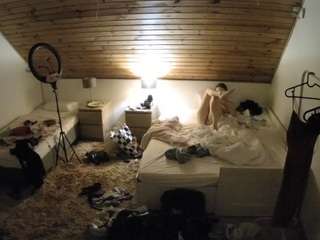 voyeurcam-julmodels-whitebed-2 — Camsoda recorded stream image, 31.08.2025 10:30