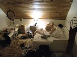voyeurcam-julmodels-whitebed-2 — Camsoda recorded stream image, 31.08.2025 10:30