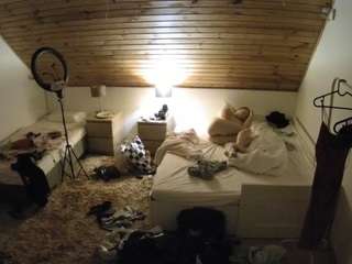 voyeurcam-julmodels-whitebed-2 — Camsoda recorded stream image, 31.08.2025 10:30