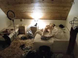 voyeurcam-julmodels-whitebed-2 — Camsoda recorded stream image, 31.08.2025 10:30