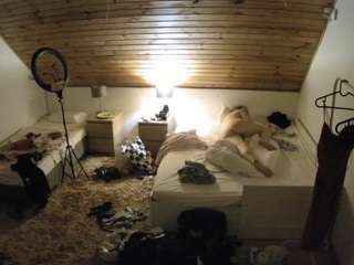 voyeurcam-julmodels-whitebed-2 — Camsoda recorded stream image, 31.08.2025 10:30