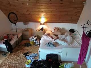 voyeurcam-julmodels-whitebed-2 — Camsoda recorded stream image, 31.08.2025 10:30