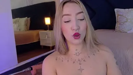 MollyCruz — Stripchat recorded stream image, 17.09.2025 13:00