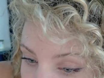 theislandgirl — Chaturbate recorded stream screenshot (19 Sep 2025)