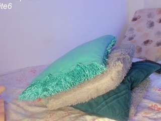 ninapetite — Camsoda recorded stream image, 30.09.2025 21:50