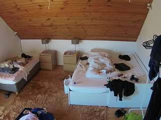 voyeurcam-julmodels-whitebed-2 — Camsoda recorded stream image, 02.10.2025 03:00