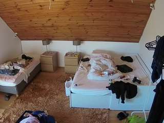 voyeurcam-julmodels-whitebed-2 — Camsoda recorded stream image, 02.10.2025 03:00