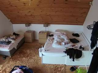 voyeurcam-julmodels-whitebed-2 — Camsoda recorded stream image, 02.10.2025 03:00