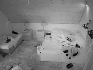 voyeurcam-julmodels-whitebed-2 — Camsoda recorded stream image, 02.10.2025 03:00