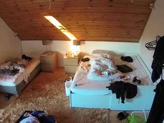 voyeurcam-julmodels-whitebed-2 — Camsoda recorded stream image, 02.10.2025 03:00