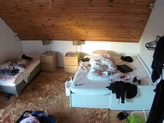 voyeurcam-julmodels-whitebed-2 — Camsoda recorded stream image, 02.10.2025 03:00