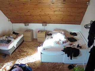 voyeurcam-julmodels-whitebed-2 — Camsoda recorded stream image, 02.10.2025 03:00
