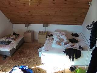 voyeurcam-julmodels-whitebed-2 — Camsoda recorded stream image, 02.10.2025 03:00