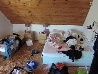 voyeurcam-julmodels-whitebed-2 — Camsoda recorded stream image, 09.10.2025 18:00