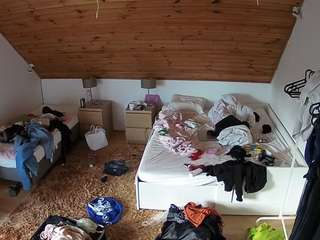 voyeurcam-julmodels-whitebed-2 — Camsoda recorded stream image, 09.10.2025 18:00