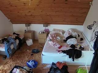 voyeurcam-julmodels-whitebed-2 — Camsoda recorded stream image, 09.10.2025 18:00