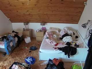 voyeurcam-julmodels-whitebed-2 — Camsoda recorded stream image, 09.10.2025 18:00