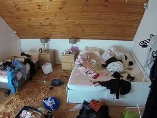 voyeurcam-julmodels-whitebed-2 — Camsoda recorded stream image, 09.10.2025 18:00