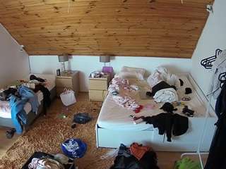 voyeurcam-julmodels-whitebed-2 — Camsoda recorded stream image, 09.10.2025 18:00