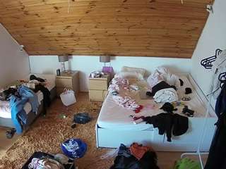 voyeurcam-julmodels-whitebed-2 — Camsoda recorded stream image, 09.10.2025 18:00