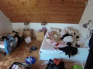 voyeurcam-julmodels-whitebed-2 — Camsoda recorded stream image, 09.10.2025 18:00