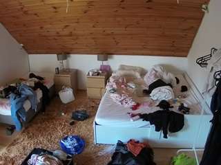 voyeurcam-julmodels-whitebed-2 — Camsoda recorded stream image, 09.10.2025 18:00