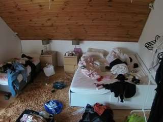 voyeurcam-julmodels-whitebed-2 — Camsoda recorded stream image, 09.10.2025 18:00