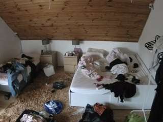 voyeurcam-julmodels-whitebed-2 — Camsoda recorded stream image, 09.10.2025 18:00