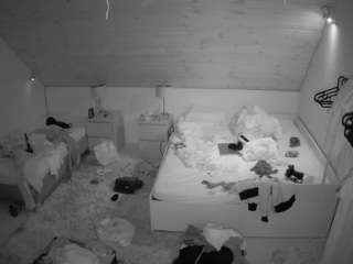 voyeurcam-julmodels-whitebed-2 — Camsoda recorded stream image, 09.10.2025 18:00