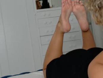 theislandgirl — Chaturbate recorded stream screenshot (18 Oct 2025)