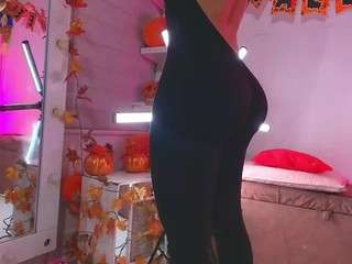 mssbombom — Camsoda recorded stream image, 19.10.2025 03:00