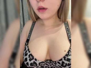 AlinaRay — Bongacams recorded stream image, 19.10.2025 19:00