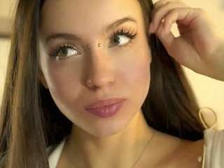 leilagladish — Camsoda recorded stream image, 21.10.2025 07:30